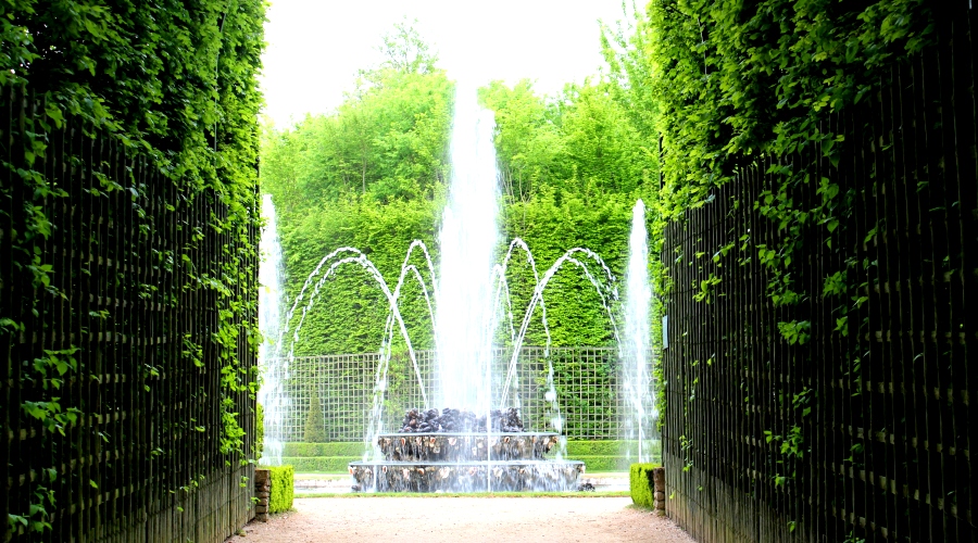 Bosquet of three fountains in Versailles