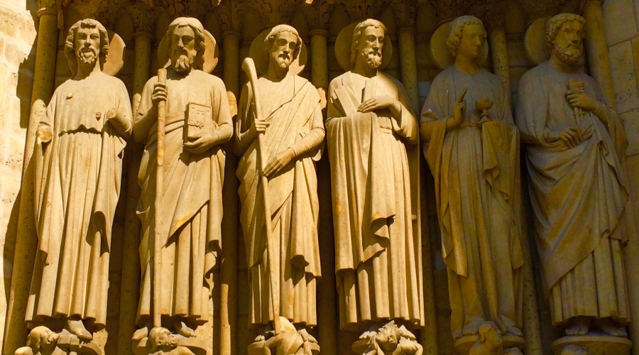 Statues at the facade of Notre-Dame